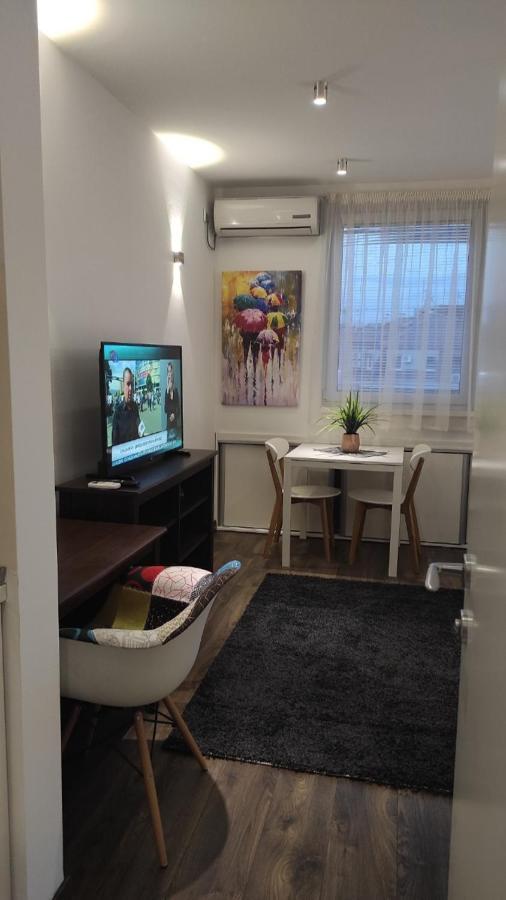 5 Star Central Studio Скопие Екстериор снимка